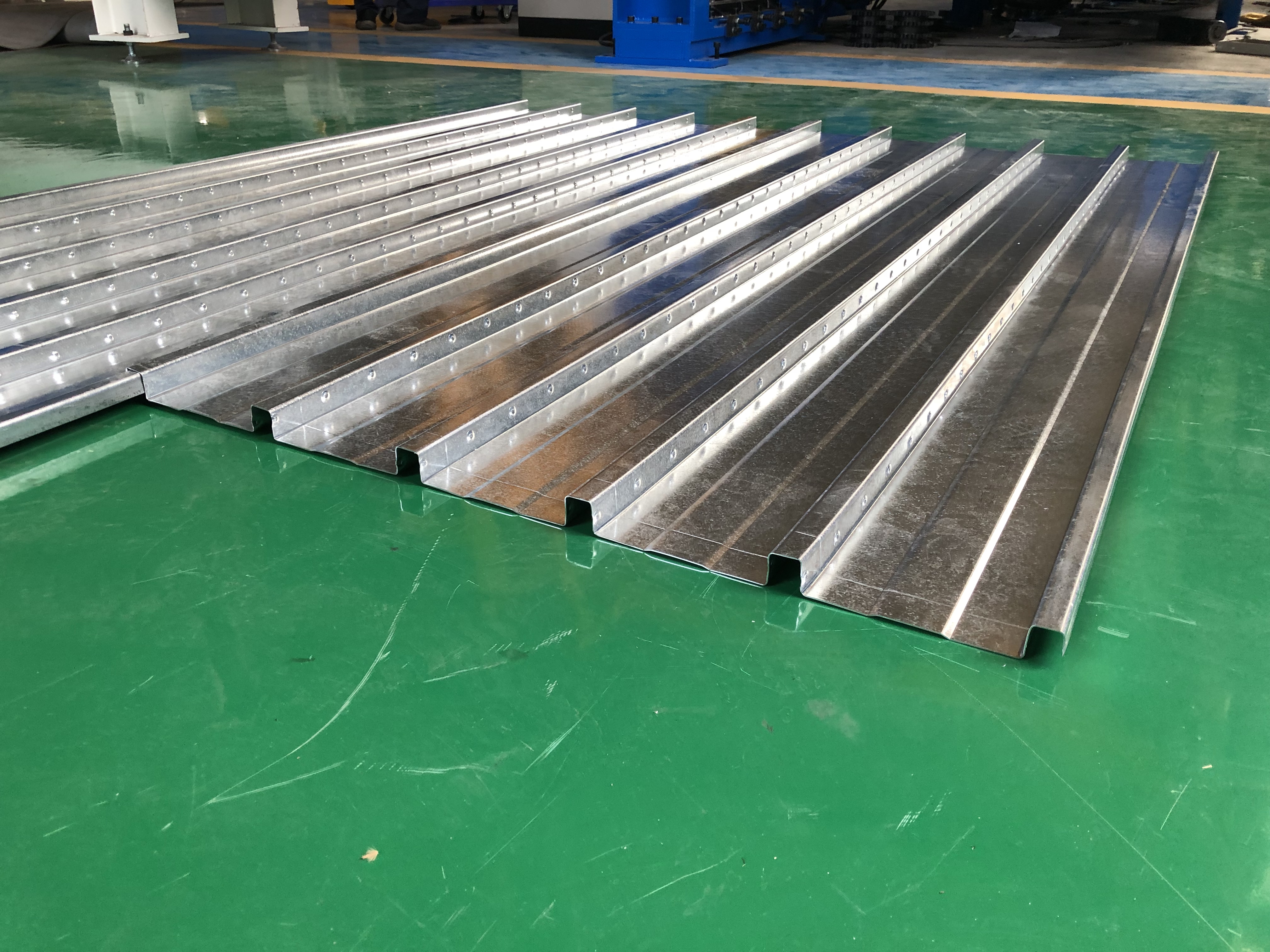 Malaysia Dovetail Metal Decking Making Roll Forming Machine