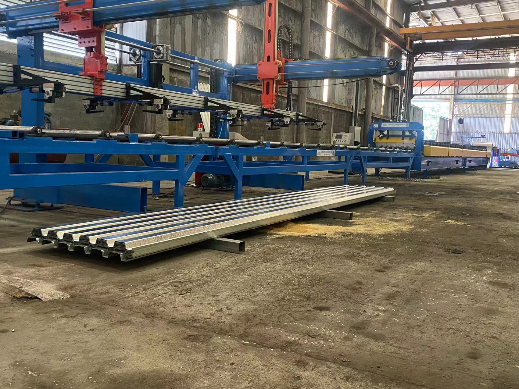 Floor decking roll forming machine successfully running in Mexico